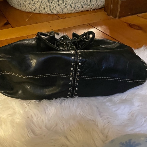 large size authentic Micheal Kors purse.  This is a rare find. - Picture 3 of 4